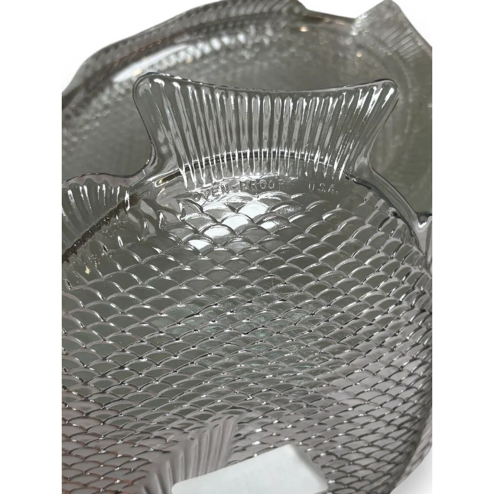 New Set of 9 USA Fish Shaped Vintage Clear Pressed Glass Plates 11 x 8 Heavy